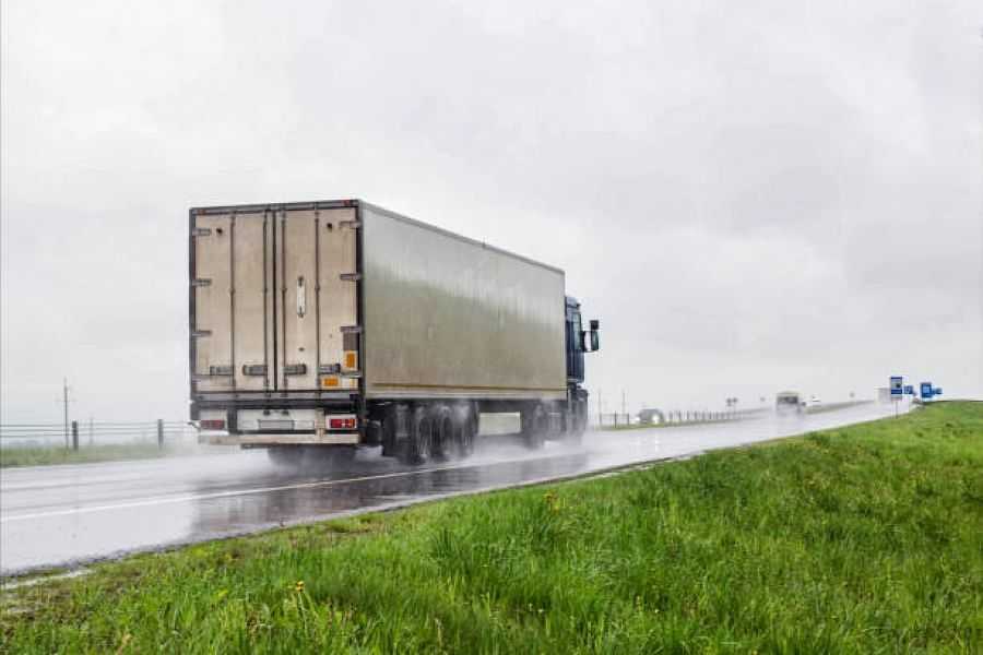 Check Out 5 Tips For Driving Your Truck In Heavy Rain Safely