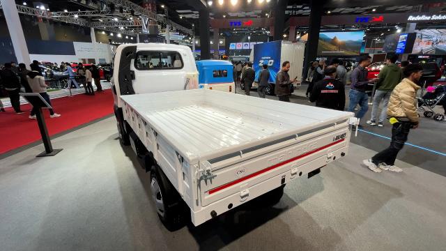 महिंद्रा Veero CNG