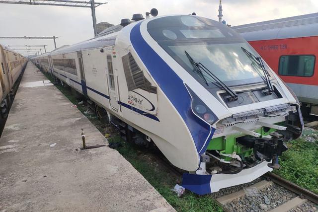 India's Vande Bharat Express Train Reaches 180kmph Speed