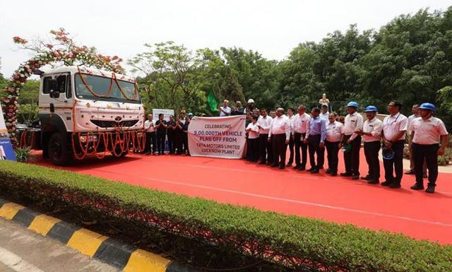 Tata Motors rolls out 900,000th commercial vehicle from Lucknow plant